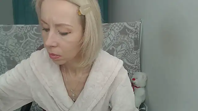 Snapshot of LuxuryNika chatting on 23, 11, 2025 LuxuryNika online show from 23, 11, 2025