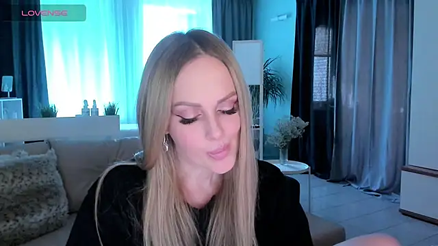 Libby Nora online show from 28, 2, 2025