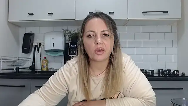erikaerika online show from 8, 12, 2024