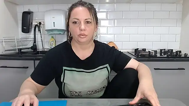 erikaerika online show from 11, 12, 2024