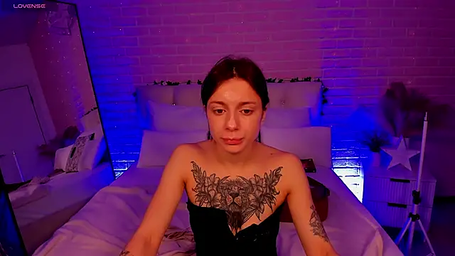 Snapshot of Eille_Elfie chatting on 8, 10, 2025 Eille Elfie online show from 8, 10, 2025