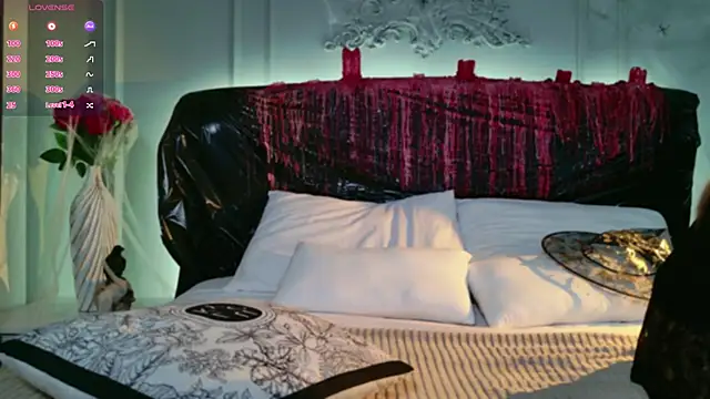 Snapshot of Eille_Elfie chatting on 21, 10, 2025 Eille Elfie online show from 21, 10, 2025