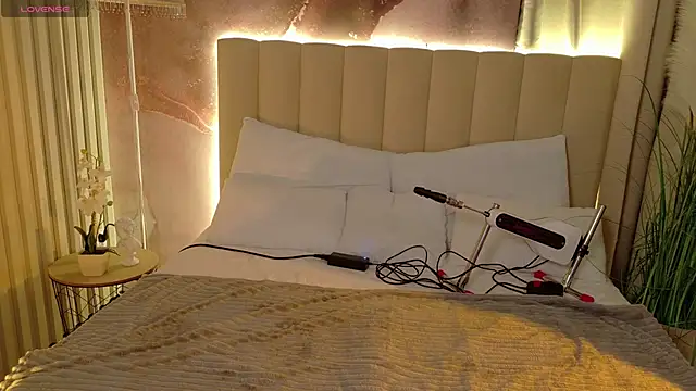 Snapshot of Eille_Elfie chatting on 11, 11, 2025 Eille Elfie online show from 11, 11, 2025