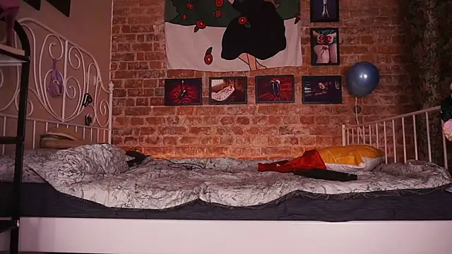 Snapshot of Evelively chatting on 25, 9, 2025 Evelively online show from 25, 9, 2025