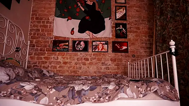 Snapshot of Evelively chatting on 24, 10, 2025 Evelively online show from 24, 10, 2025