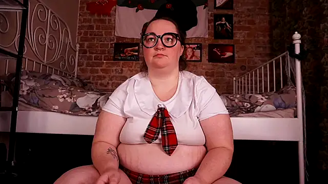 Snapshot of Evelively chatting on 2, 11, 2025 Evelively online show from 2, 11, 2025