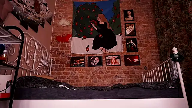 Snapshot of Evelively chatting on 5, 11, 2025 Evelively online show from 5, 11, 2025