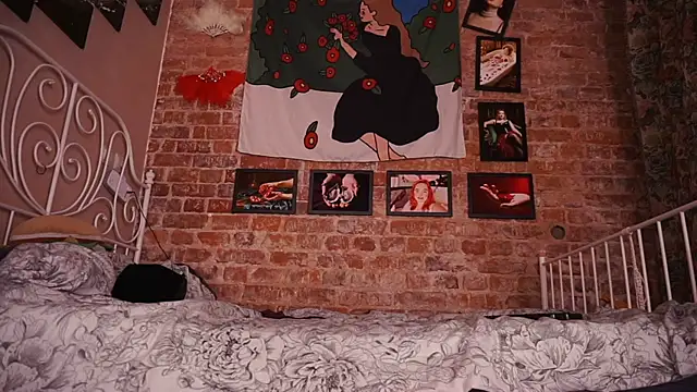 Snapshot of Evelively chatting on 26, 11, 2025 Evelively online show from 26, 11, 2025