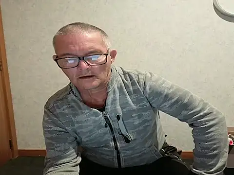 Snapshot of bigballnz chatting on 1, 12, 2025 bigballnz online show from 1, 12, 2025