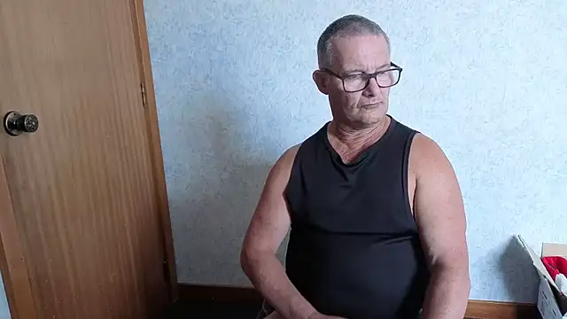 Snapshot of bigballnz chatting on 14, 12, 2025 bigballnz online show from 14, 12, 2025