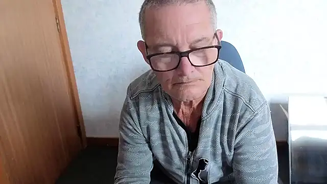 Snapshot of bigballnz chatting on 16, 12, 2025 bigballnz online show from 16, 12, 2025