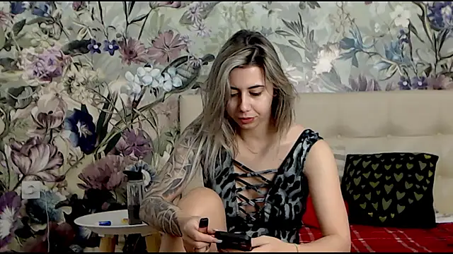 RoseDiamond06 online show from 13, 1, 2025