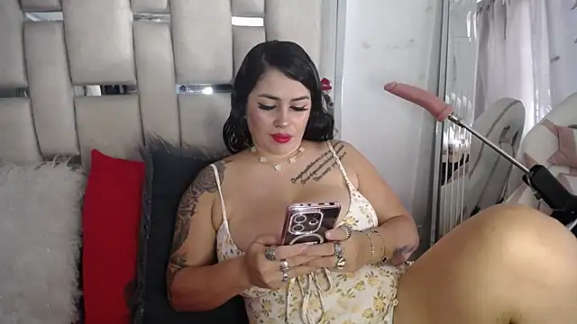 chelaqueen  online show from 10, 10, 2025