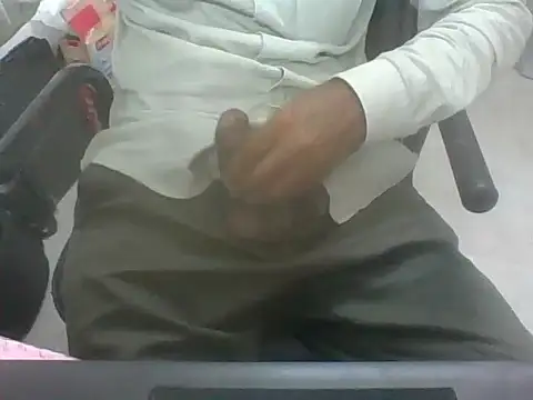 Snapshot of lltstr52 chatting on 27, 3, 2026 lltstr52 online show from 27, 3, 2026