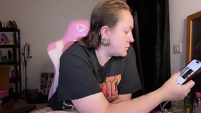 kisicaxx online show from 18, 11, 2025