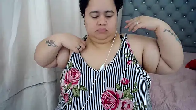 Snapshot of hotlesby4uxxx chatting on 5, 12, 2024 hotlesby4uxxx online show from 5, 12, 2024