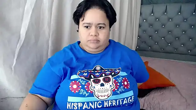 Snapshot of hotlesby4uxxx chatting on 7, 1, 2025 hotlesby4uxxx online show from 7, 1, 2025