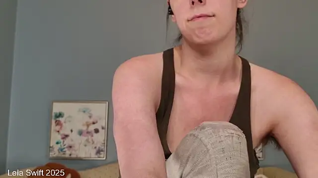 Snapshot of LeiaSwift chatting on 21, 11, 2025 LeiaSwift online show from 21, 11, 2025