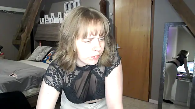 MissGirly online show from 20, 2, 2025