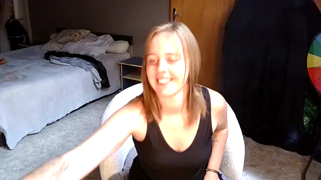 MissGirly online show from 15, 9, 2025