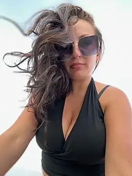 Snapshot of itsCassie chatting on 15, 10, 2025 itsCassie online show from 15, 10, 2025