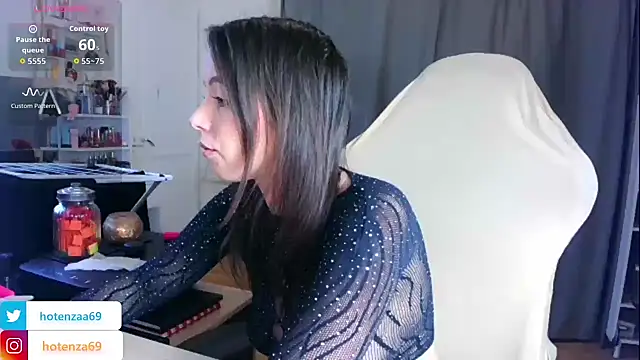 Snapshot of Hotenza69 chatting on 19, 10, 2025 Hotenza69 online show from 19, 10, 2025