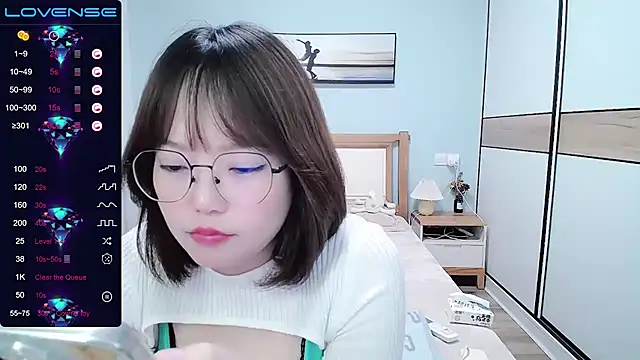 Snapshot of DianaYz chatting on 8, 3, 2025 DianaYz online show from 8, 3, 2025