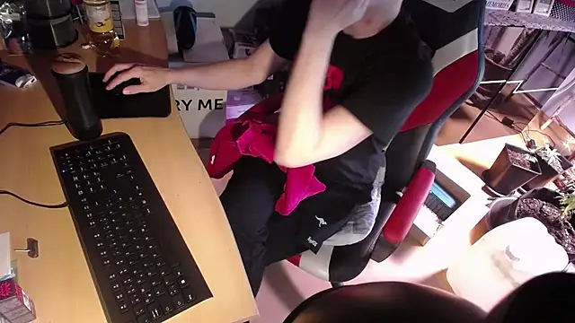 Snapshot of LackAddicted chatting on 11, 3, 2025 LackAddicted online show from 11, 3, 2025