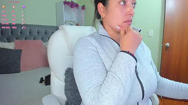 Snapshot of Kyllie_B chatting on 16, 9, 2025 Kyllie B online show from 16, 9, 2025