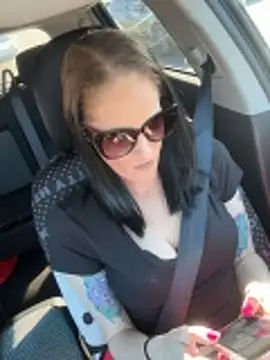 lolabunny9 online show from 5, 1, 2026