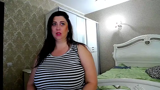 Evelyn Shy online show from 21, 10, 2025