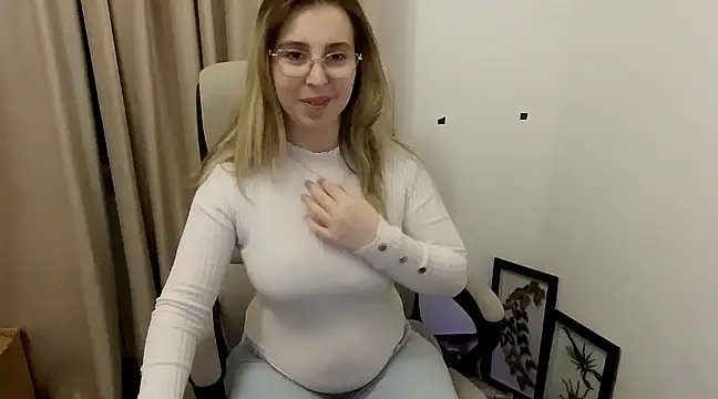 Aliss Hottie online show from 6, 3, 2025