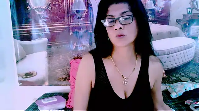 Snapshot of IndianAllure chatting on 9, 1, 2025 IndianAllure online show from 9, 1, 2025