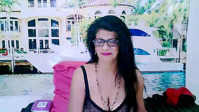Snapshot of IndianAllure chatting on 16, 1, 2025 IndianAllure online show from 16, 1, 2025