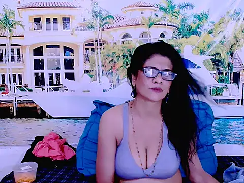 Snapshot of IndianAllure chatting on 5, 2, 2025 IndianAllure online show from 5, 2, 2025