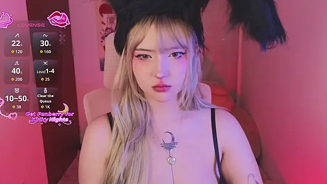 Snapshot of KuroChan420 chatting on 3, 11, 2025 KuroChan420 online show from 3, 11, 2025