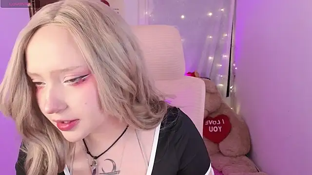 KuroChan420 online show from 23, 12, 2025