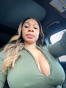 Snapshot of Belle___ chatting on 13, 12, 2024 Belle online show from 13, 12, 2024