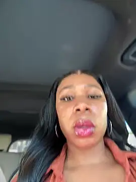 Snapshot of Belle___ chatting on 11, 10, 2025 Belle online show from 11, 10, 2025