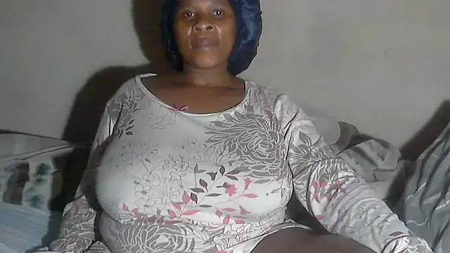 Snapshot of Choco-Coco10 chatting on 11, 10, 2025 Choco-Coco10 online show from 11, 10, 2025