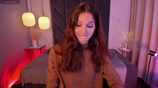 Snapshot of MirandaGlow chatting on 14, 12, 2025 MirandaGlow online show from 14, 12, 2025