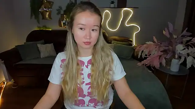 Snapshot of PollyOcean chatting on 30, 10, 2025 PollyOcean online show from 30, 10, 2025