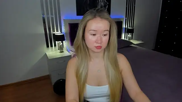 Snapshot of PollyOcean chatting on 5, 11, 2025 PollyOcean online show from 5, 11, 2025