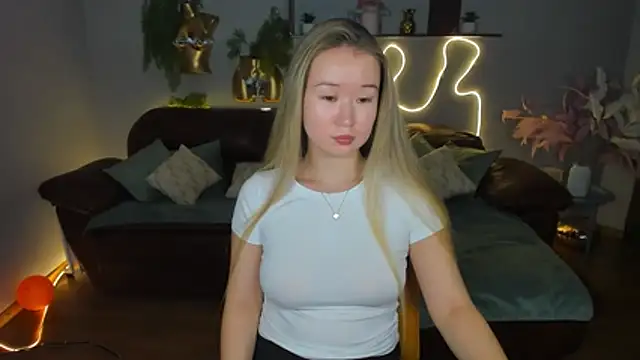 Snapshot of PollyOcean chatting on 17, 11, 2025 PollyOcean online show from 17, 11, 2025