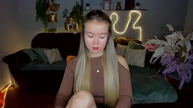 Snapshot of PollyOcean chatting on 24, 11, 2025 PollyOcean online show from 24, 11, 2025