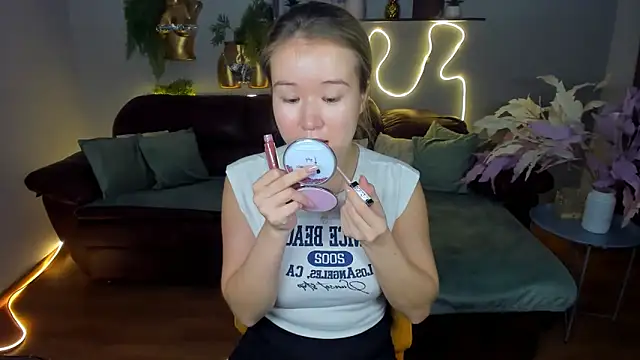 Snapshot of PollyOcean chatting on 5, 12, 2025 PollyOcean online show from 5, 12, 2025