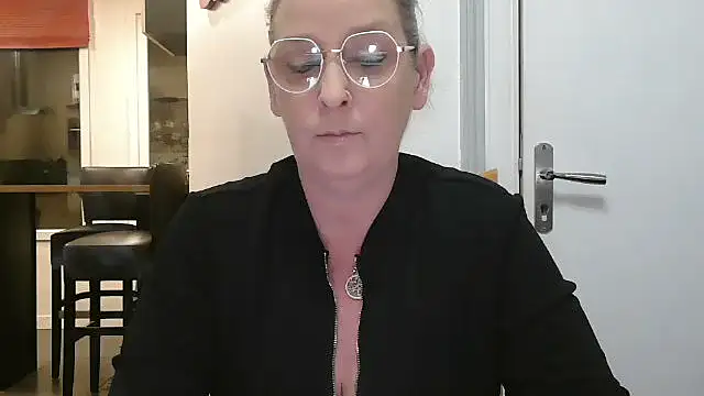 Snapshot of lilie69 chatting on 26, 11, 2025 lilie69 online show from 26, 11, 2025
