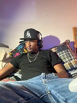 Snapshot of Tristris100 chatting on 6, 11, 2025 Tristris100 online show from 6, 11, 2025