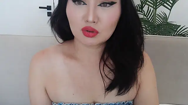 Snapshot of DanyMin chatting on 9, 10, 2025 DanyMin online show from 9, 10, 2025