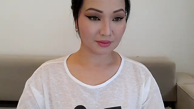 Snapshot of DanyMin chatting on 4, 11, 2025 DanyMin online show from 4, 11, 2025